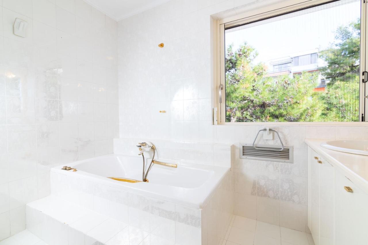 Sunlight House - Palatial Fully Equipped Apartment Near The Sea アテネ エクステリア 写真